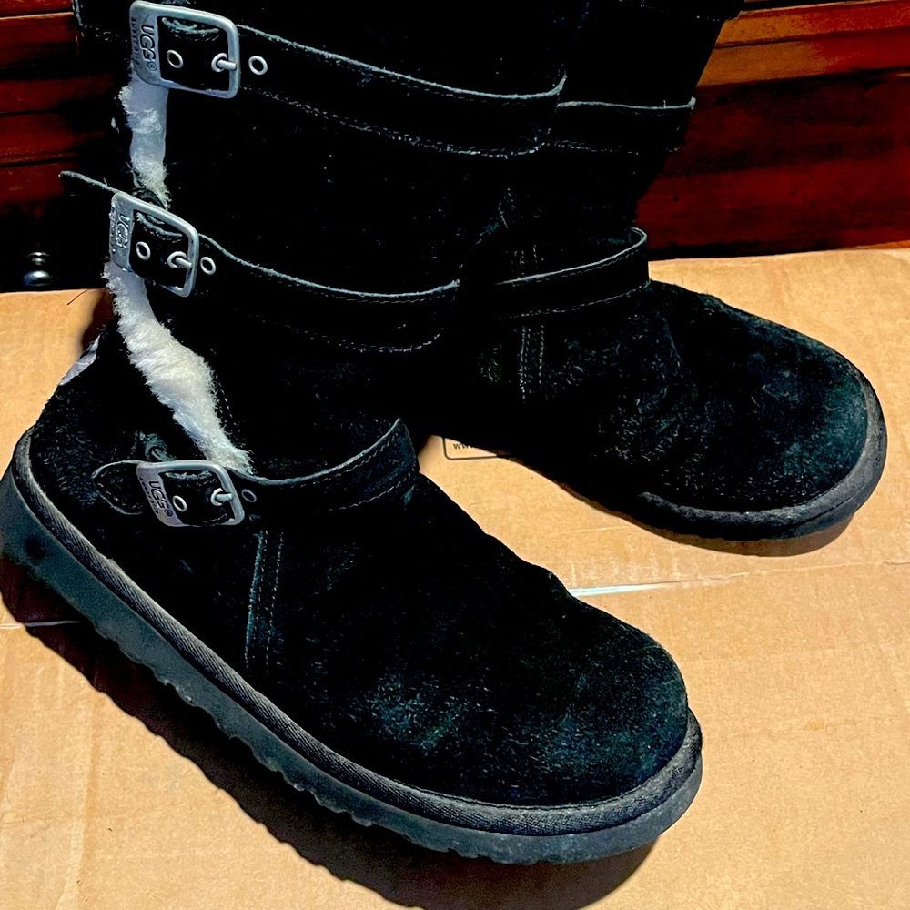 UGG BOOTS